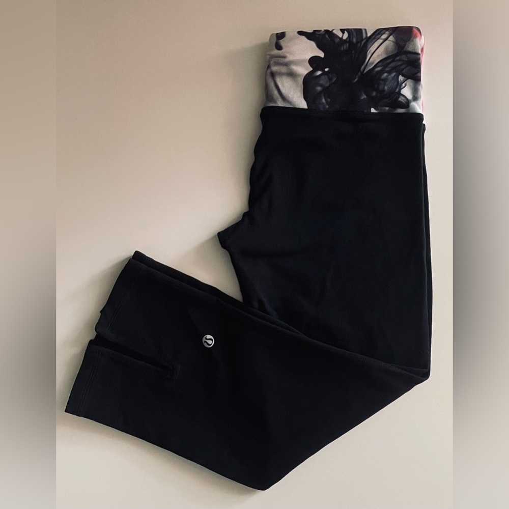 Lululemon Gather and Crow Crop